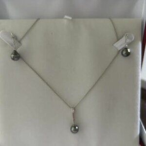 Gorgeous 14kwg, Diamond & Tahitian Pearl Necklace & Earrings